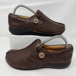 Clarks Unstructured Un.Loop Brown Leather Slip On Loafers Size 8M Button Comfort